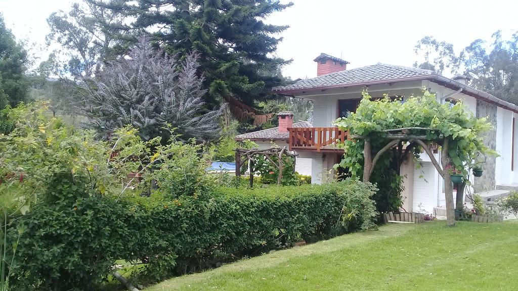 Hosteria Quinta Emilia Quito Exterior foto