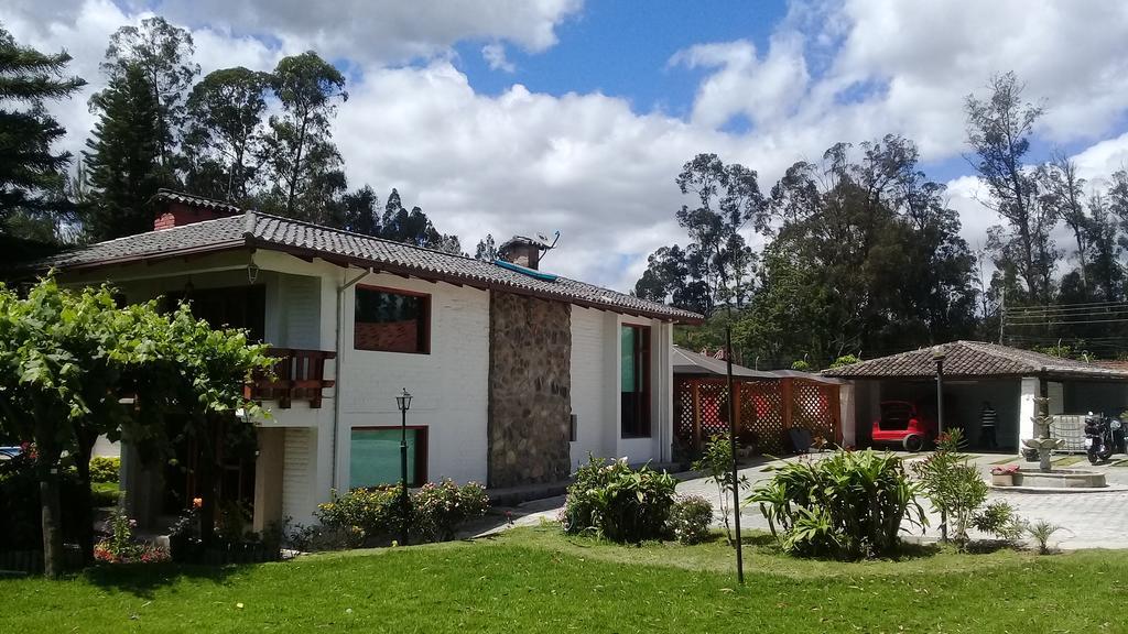 Hosteria Quinta Emilia Quito Exterior foto